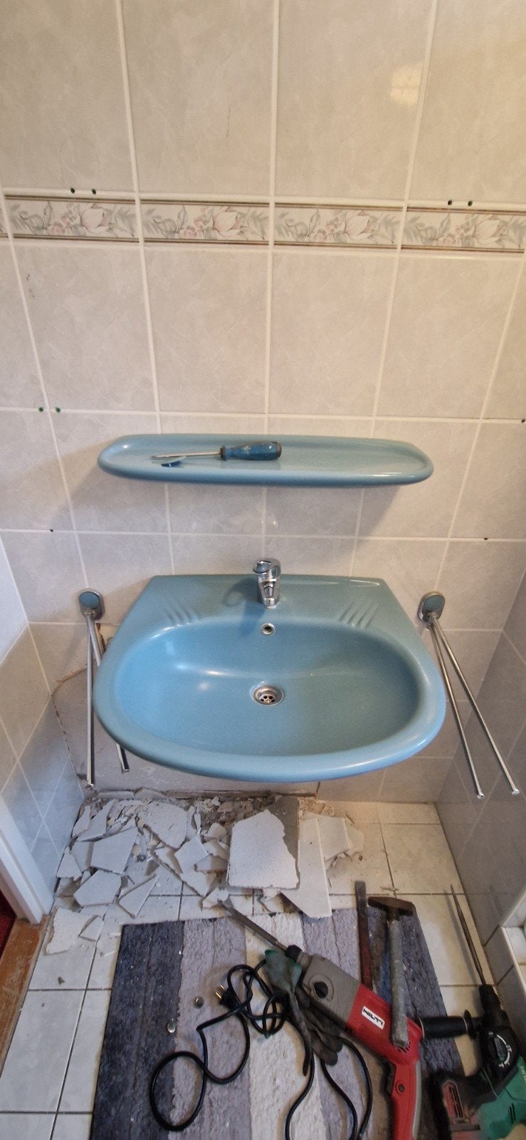 Blauwe wastafel met kraan en planchet, Ophalen, Gebruikt, Chroom, Wastafel