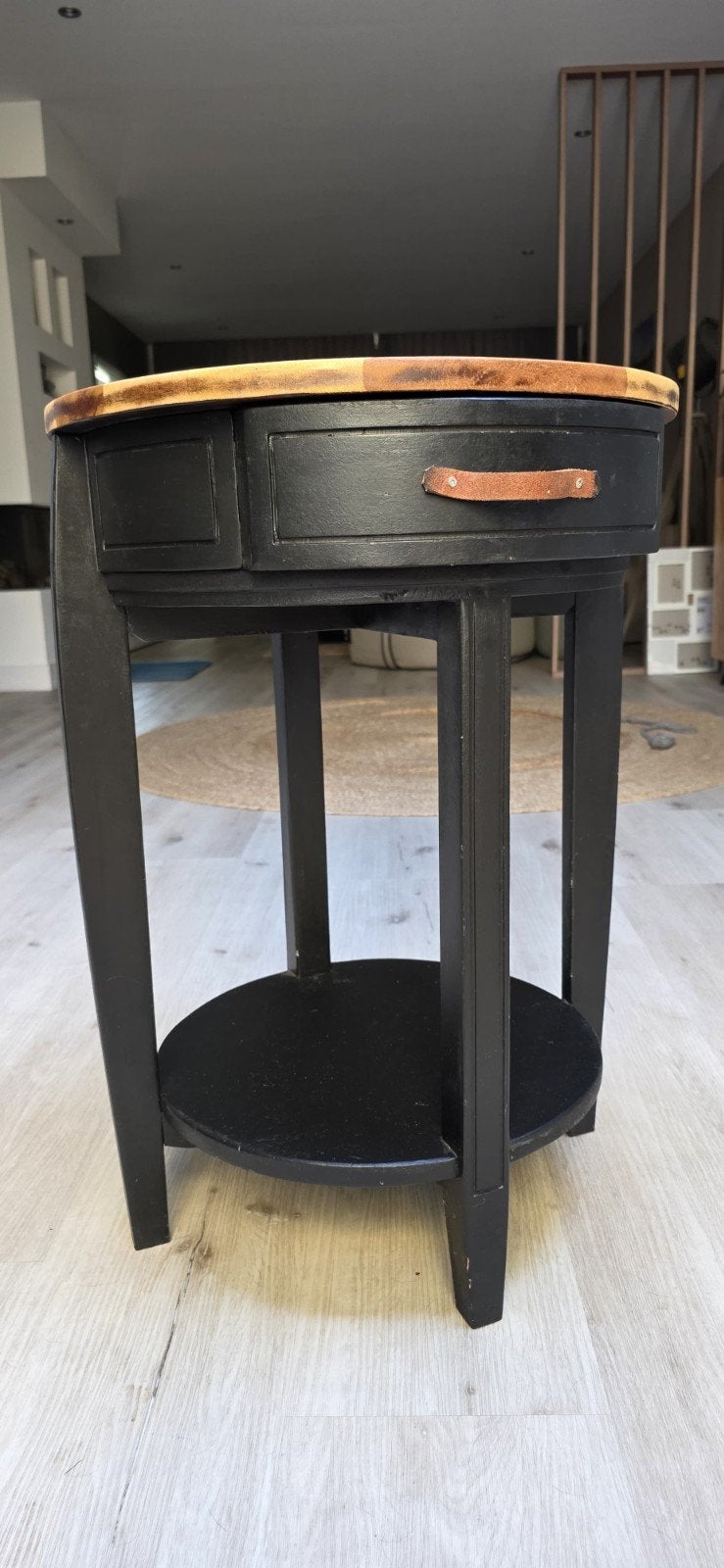 Ronde bijzettafel met lade en houten blad, Ophalen, Minder dan 55 cm, Gebruikt, Rond