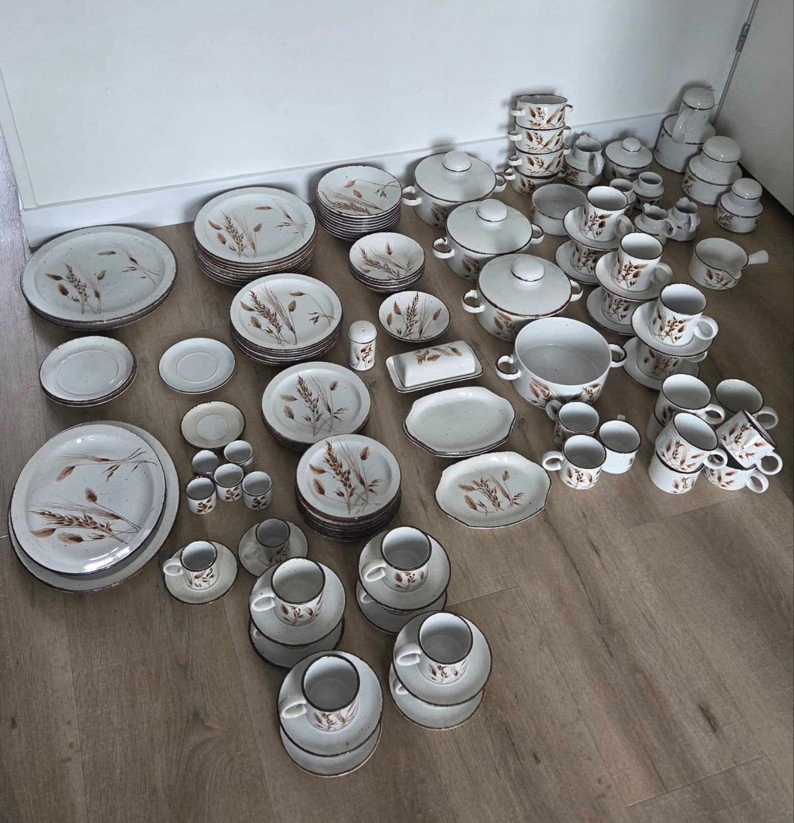 Uitgebreid Wedgwood Stonehenge Midwinter Wild Oats servies, Antiek en Kunst, Ophalen
