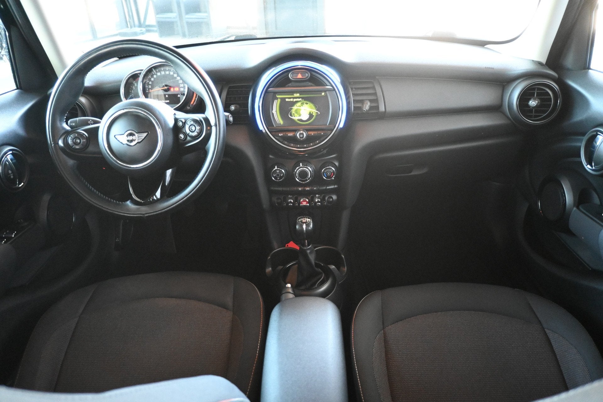 MINI Mini 1.5 Business Nap Airco Cruise control Navigatie Li, Auto's, Stof, Met garantie (alle), Bedrijf, Handgeschakeld