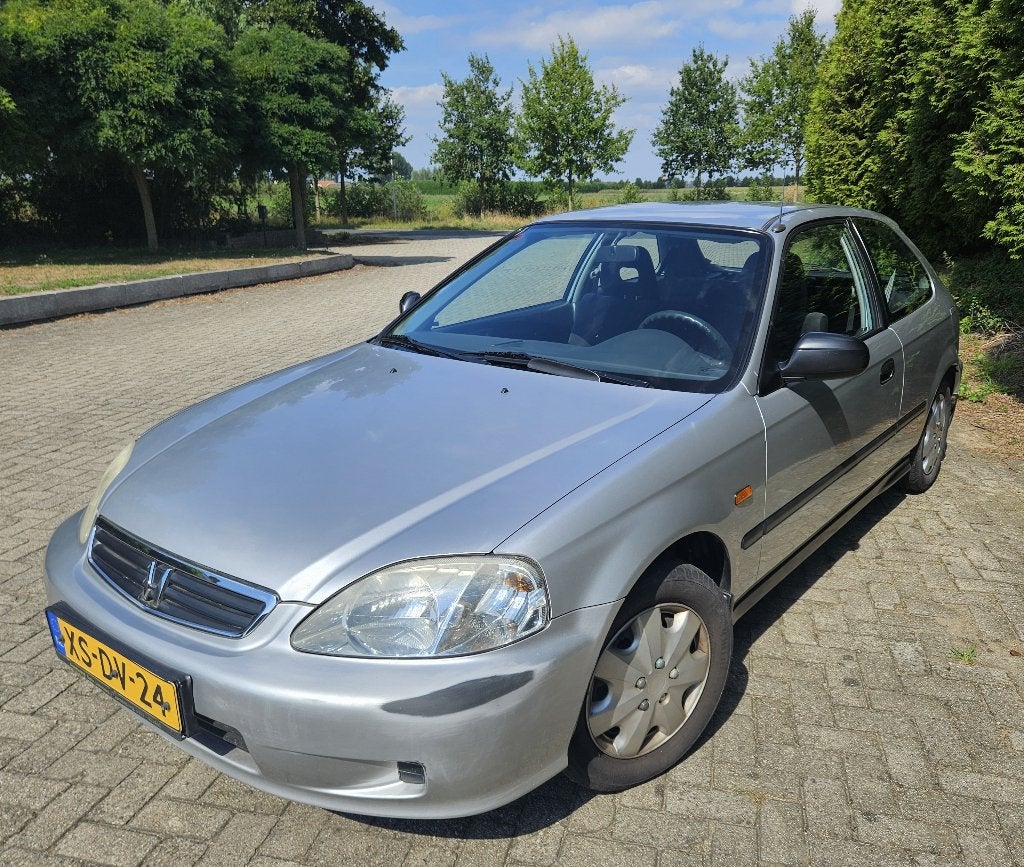 Honda Civic 1.5 I LS Vtec-e AUT 1999 Grijs, 40 €/maand, 4 cilinders, Bedrijf, Radio