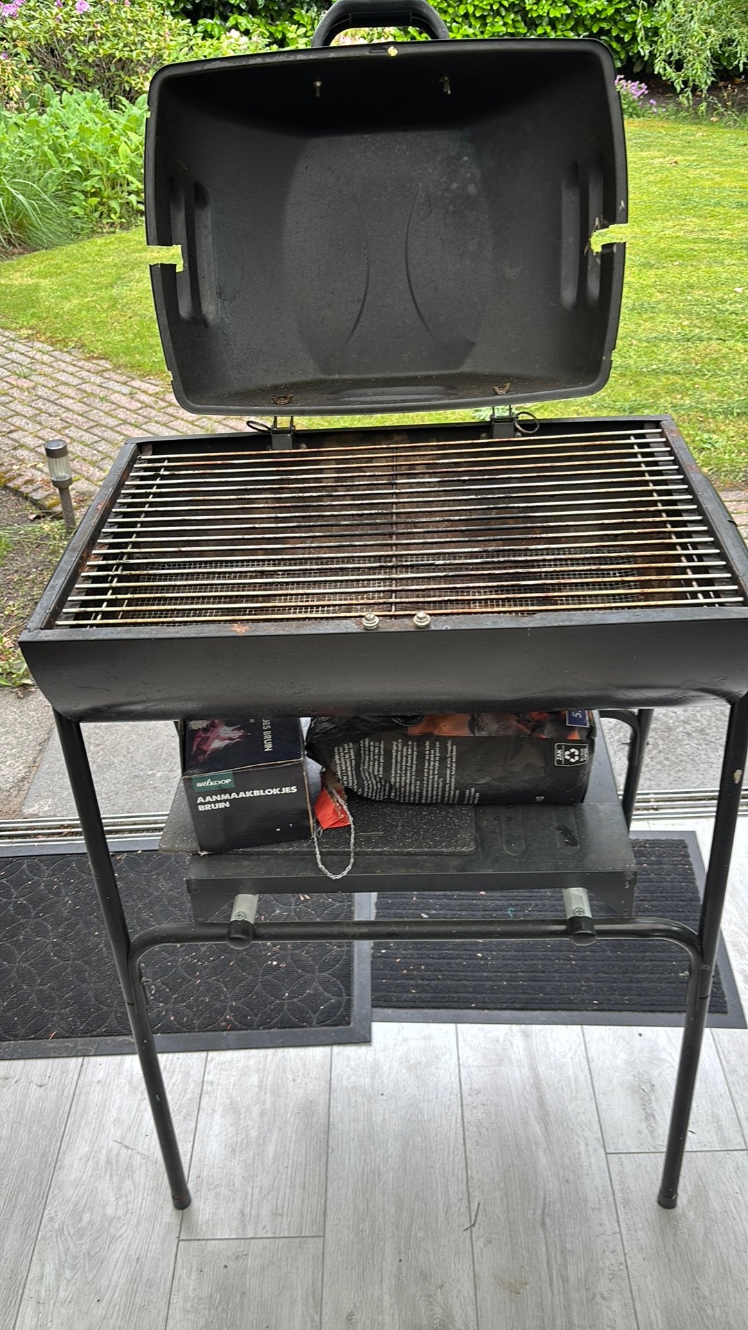 Mooie goedwerkende kolen  barbecue met afdekhoes., Ophalen of Verzenden, Gebruikt