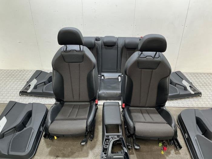 Bekleding Set (compleet) van een Audi A4 (A4 15-), 12 maanden garantie, Gebruikt, -, -