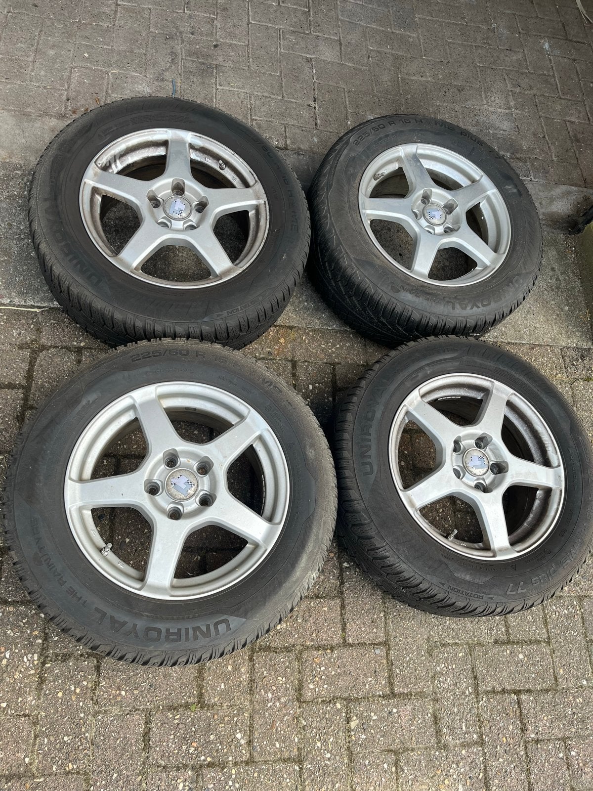 Winterbanden met velg voor Nissan Qashqai 225/60 R16, Auto-onderdelen, Banden en Velgen, Ophalen, Gebruikt, 16 inch, Banden en Velgen