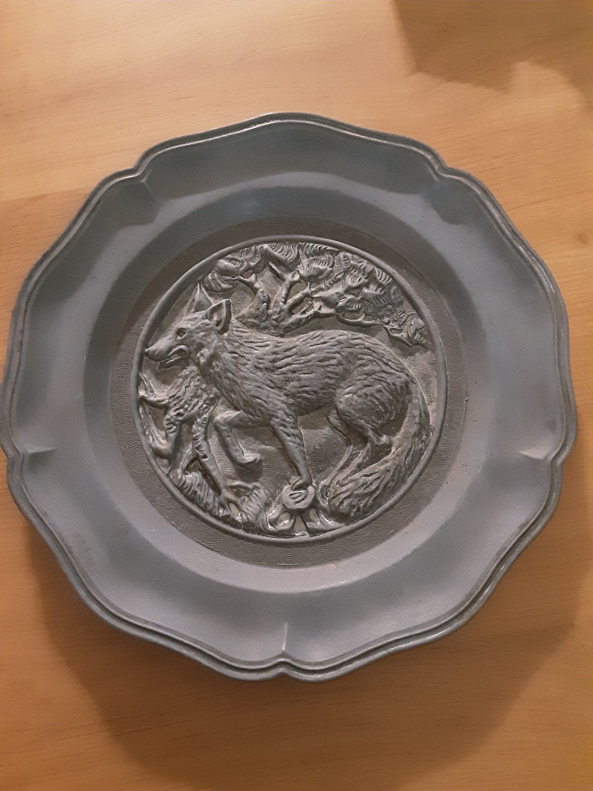 Antieke tinnen bord met vos reliëf, Ophalen of Verzenden