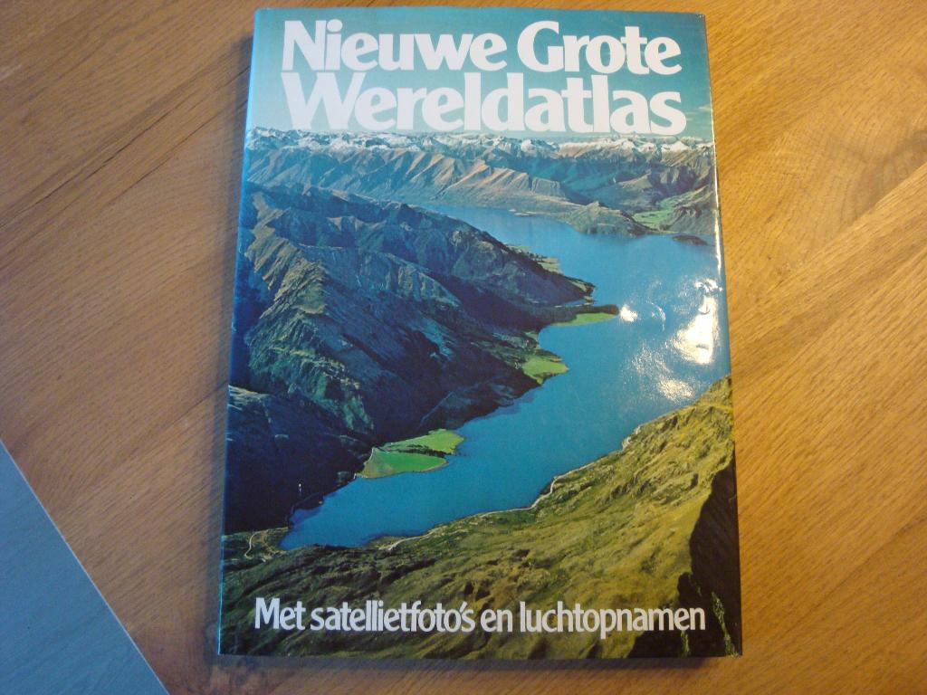 Atlas Nieuwe grote wereldatlas, Boeken, Overige atlassen, Ophalen of Verzenden, Zo goed als nieuw, 1800 tot 2000
