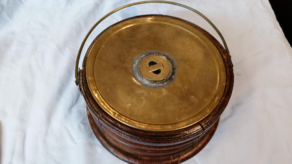 Antieke koperen bedkruik in houten houder 21cm, Ophalen of Verzenden, Koper