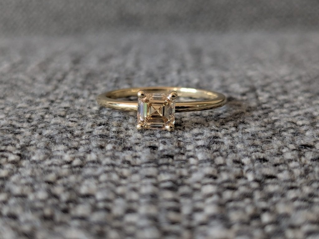 Natural Fancy Brownish Yellow Diamond Ring  0.90 ct  VVS2, Nieuw, Ophalen of Verzenden, 17 tot 18, Met edelsteen