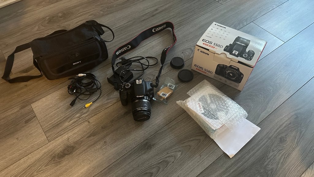 Canon EOS 550d DSLR camera met factuur, Audio, Tv en Foto, Fotocamera's Digitaal, Spiegelreflex, Canon, Ophalen of Verzenden, Zo goed als nieuw