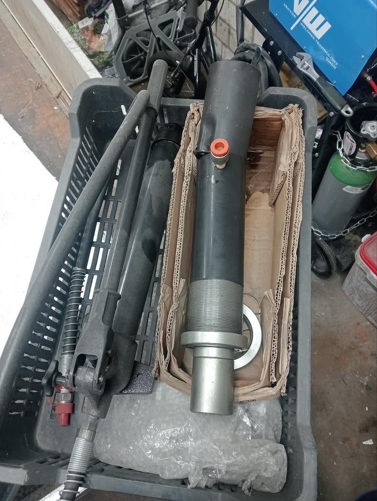 20 ton pers met handbediening voor werkplaats, Ophalen, Gebruikt