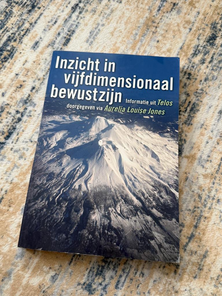 Aurelia Louise Jones Inzicht in vijfdimensionaal bewustzijn, Ophalen of Verzenden, Zo goed als nieuw, Spiritualiteit algemeen