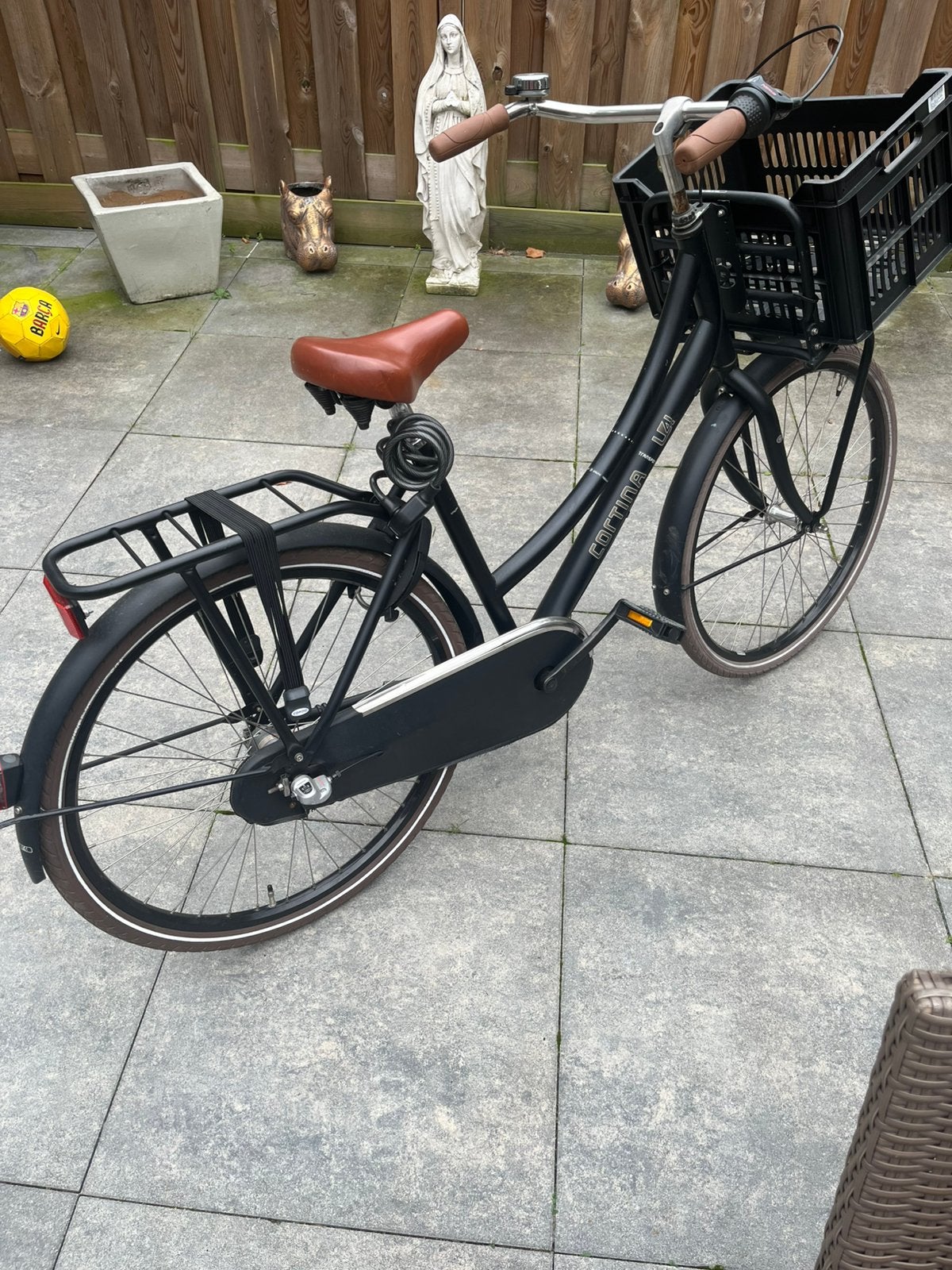 Foto 5 van Mooie zwarte cortine fiets 26 inc met krat