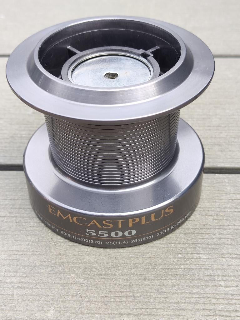 Daiwa Emcastplus 5500 Molen - Reserve Spoel, Ophalen of Verzenden, Nieuw, Molen