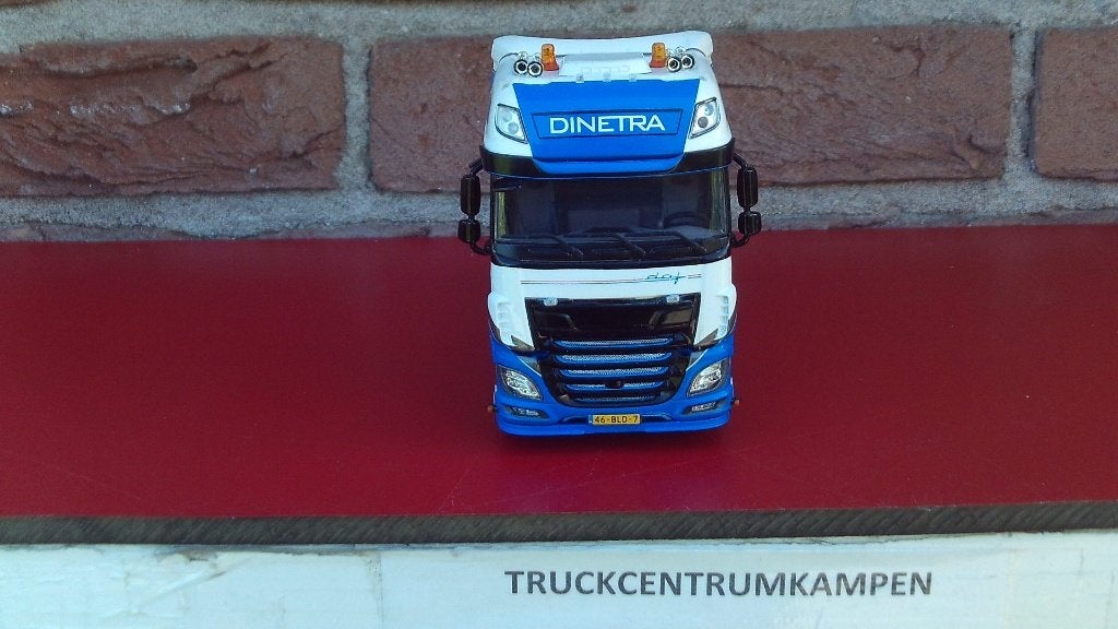 WSI  Daf  XF  Super  Space  Cab  van  Dinetra., Hobby en Vrije tijd, Modelauto's | 1:50, Ophalen of Verzenden, Nieuw, Bus of Vrachtwagen