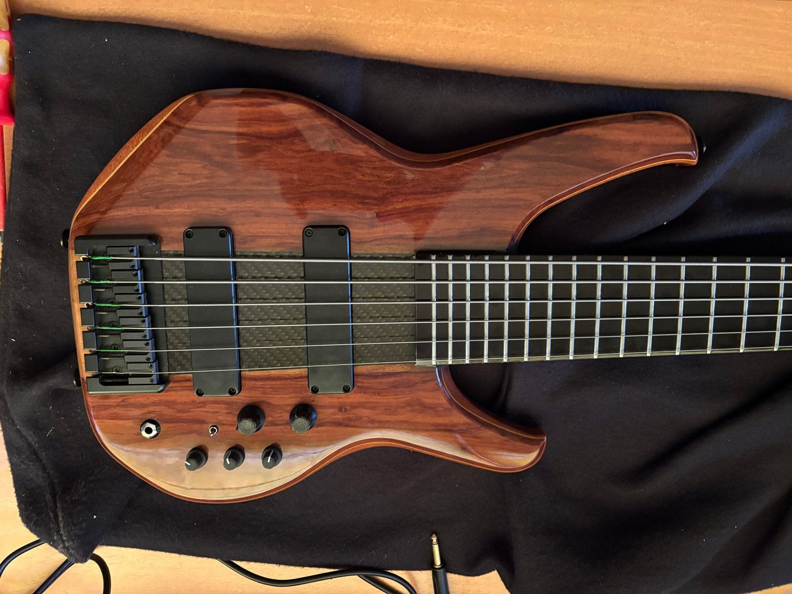 STATUS-GRAPHITE EMPATHY 6 1998 series 2 Basgitaar