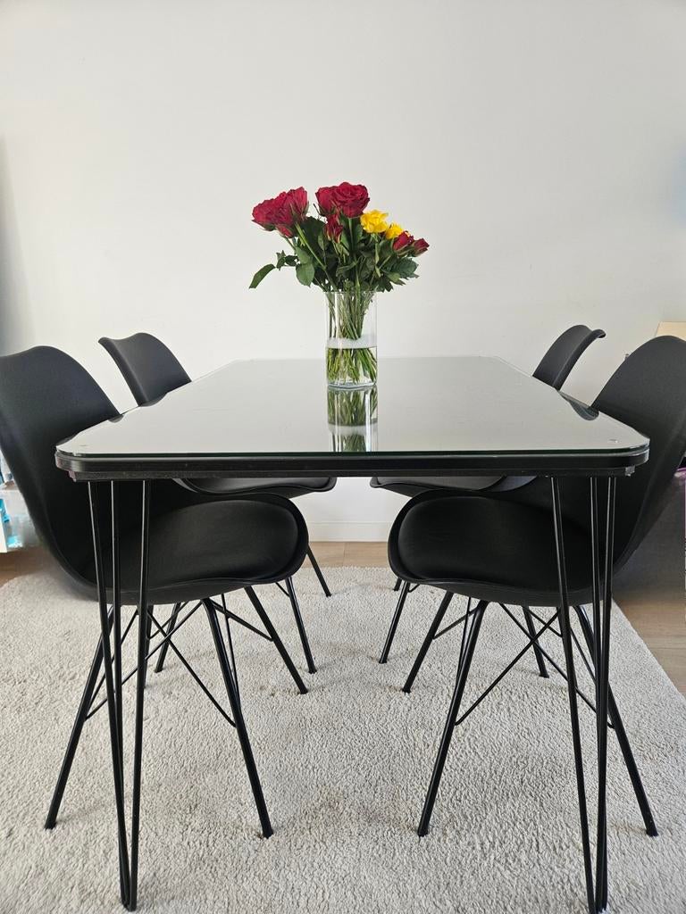 Zelfgemaakte eettafel met glasplaat en 4 stoelen, Huis en Inrichting, Tafels | Eettafels, Ophalen, Gebruikt, Vier personen, Rechthoekig