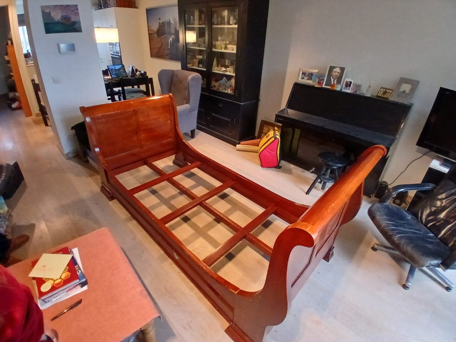 Klassiek Houten Bed, Ophalen
