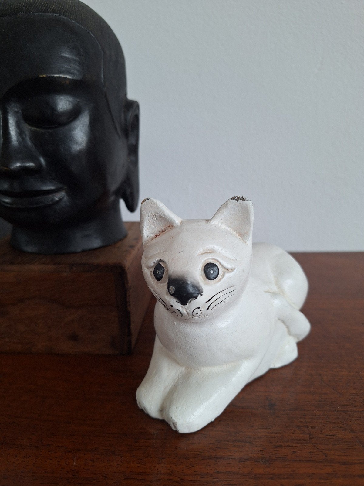 Massief houten liggende witte poes/kat, Verzamelen, Ophalen of Verzenden, Zo goed als nieuw, Dier