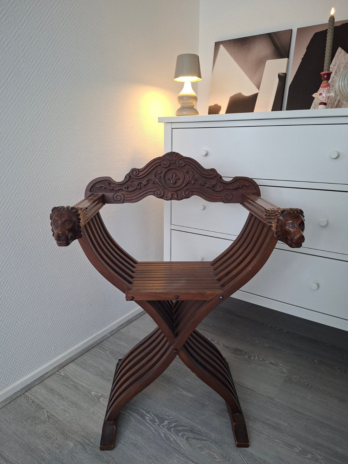 Antieke vouwstoel met leeuwenkoppen - Savonarola stijl, Antiek en Kunst, Ophalen