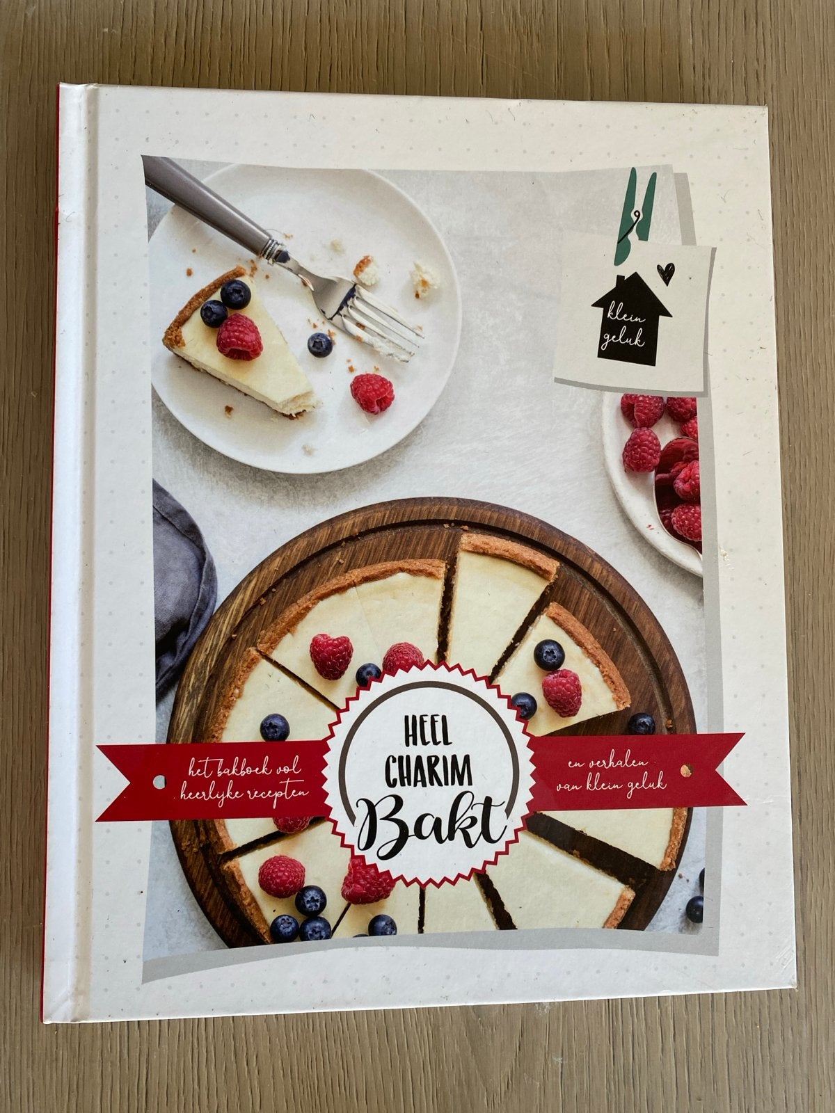 Heel Charim Bakt - Bakboek vol heerlijke recepten, Boeken, Ophalen of Verzenden, Zo goed als nieuw, Overige gebieden, Taart, Gebak en Desserts
