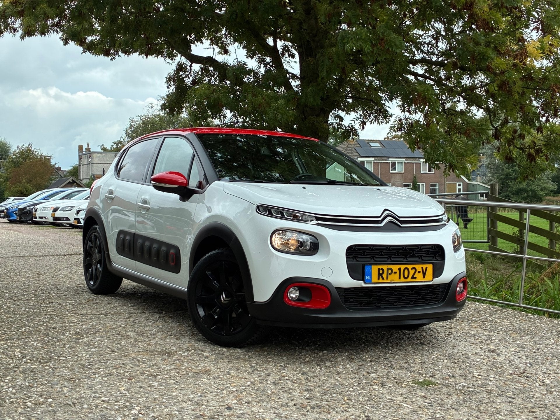 Citroen C3 1.2 PureTech S&S Shine | Camera + Cruise + Navi N, Voorwielaandrijving, 1025 kg, 450 kg, 1199 cc