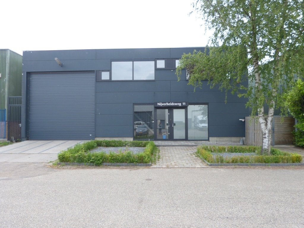 710 m2 bedrijfspand per 15-06 met 100 m2 terrein in Kamerik, 810 m², Huur, Bedrijfsruimte