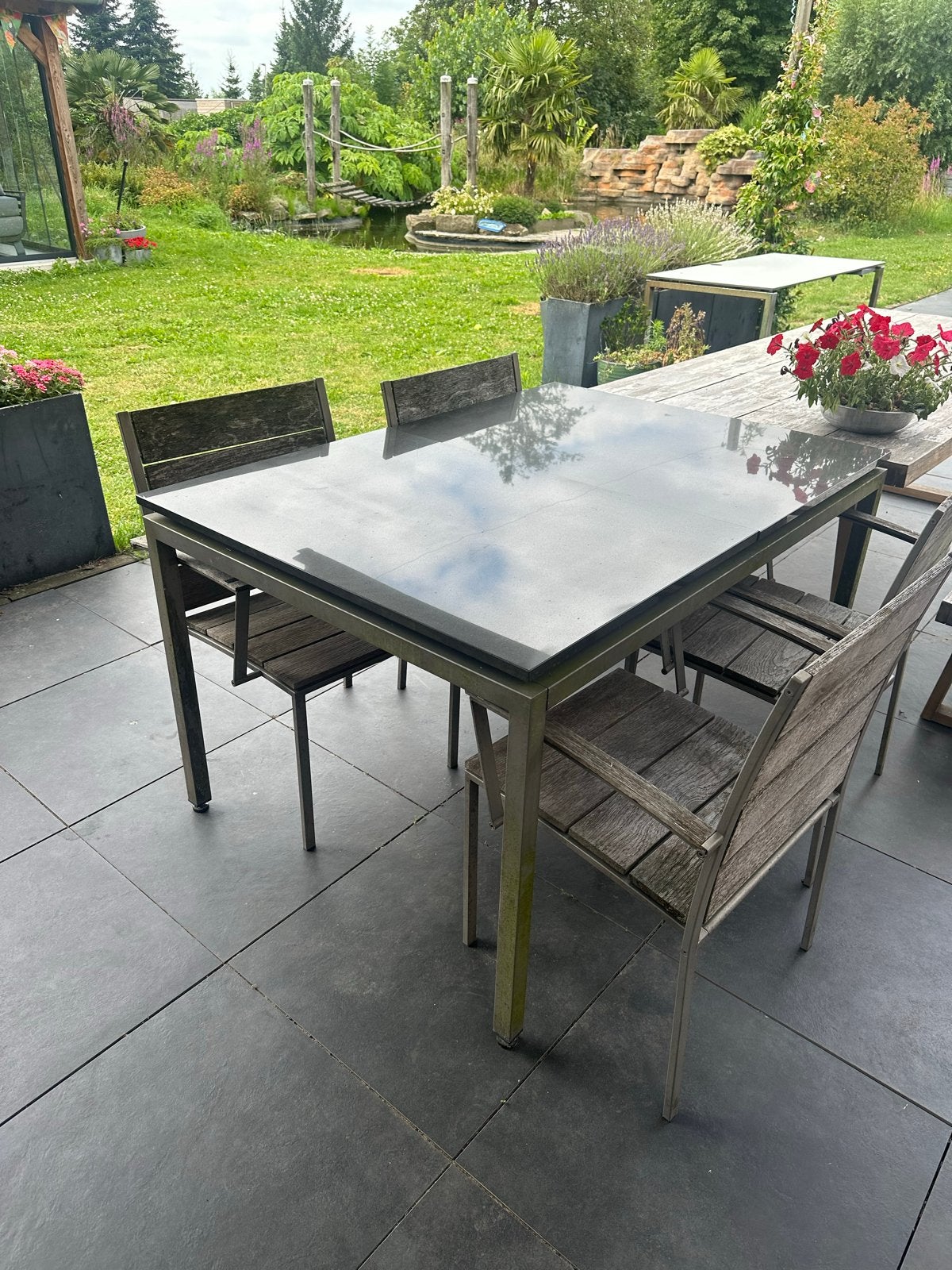 Kees Smit natuurstenen Tuintafel met 4 teakhout Stoelen, Tuin en Terras, Tuinsets en Loungesets, Ophalen, 4 zitplaatsen, Eettafel