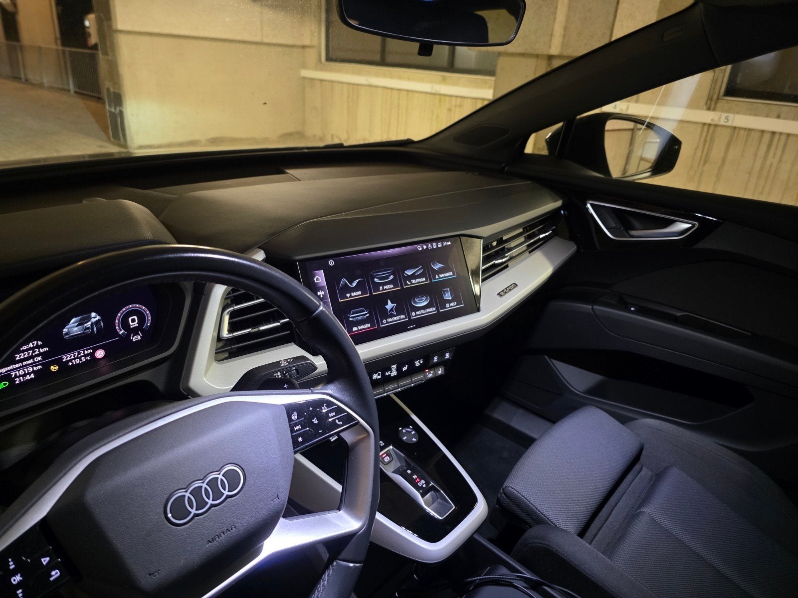 Audi Q4 e-tron 40 E-tron 77kWh 204pk 2022 Grijs, Auto's, Audi, Automaat, Achterwielaandrijving, 95 pk, 2020 kg