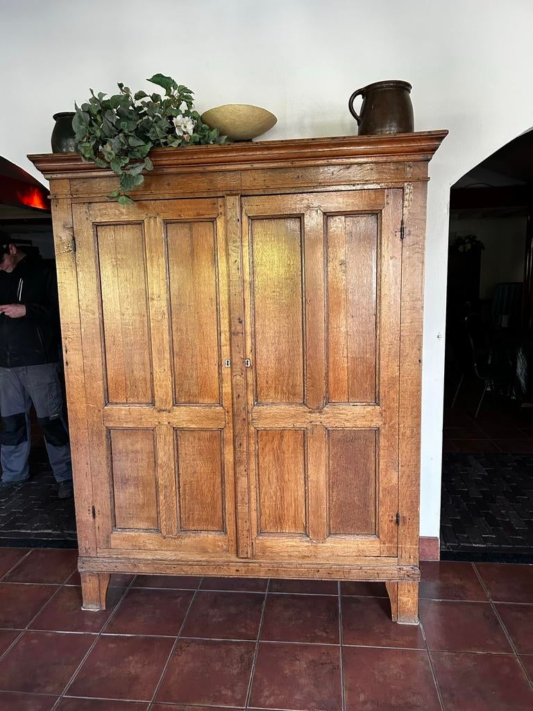 Antieke kast, Ophalen of Verzenden