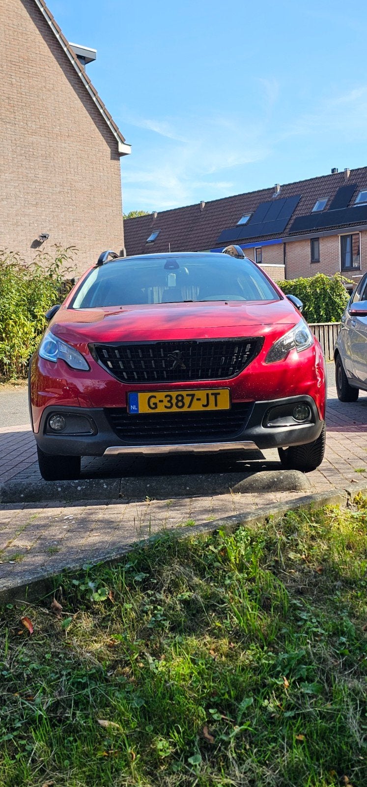 Peugeot 2008 1.2 Puretech 110pk 2019 Rood, Auto's, Voorwielaandrijving, 1250 kg, 1136 kg, 1199 cc