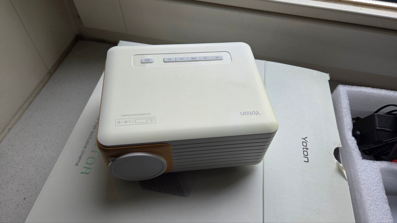 Yoton Mini Beamer - Draagbare Projector met Accessoires, Yoton, LED, Ophalen of Verzenden, Zo goed als nieuw