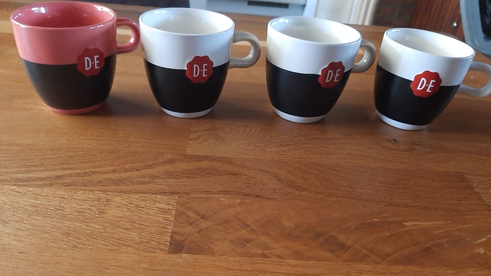 4 douwe egberts krijt mokken, Ophalen, Overige stijlen, Kop(pen) en/of Schotel(s)