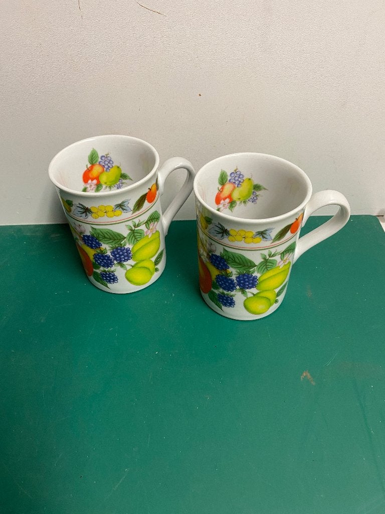 Set van 2 vintage mokken met fruitprint - L. Dake & Zn., Huis en Inrichting, Overige merken, Keramiek, Ophalen of Verzenden, Zo goed als nieuw