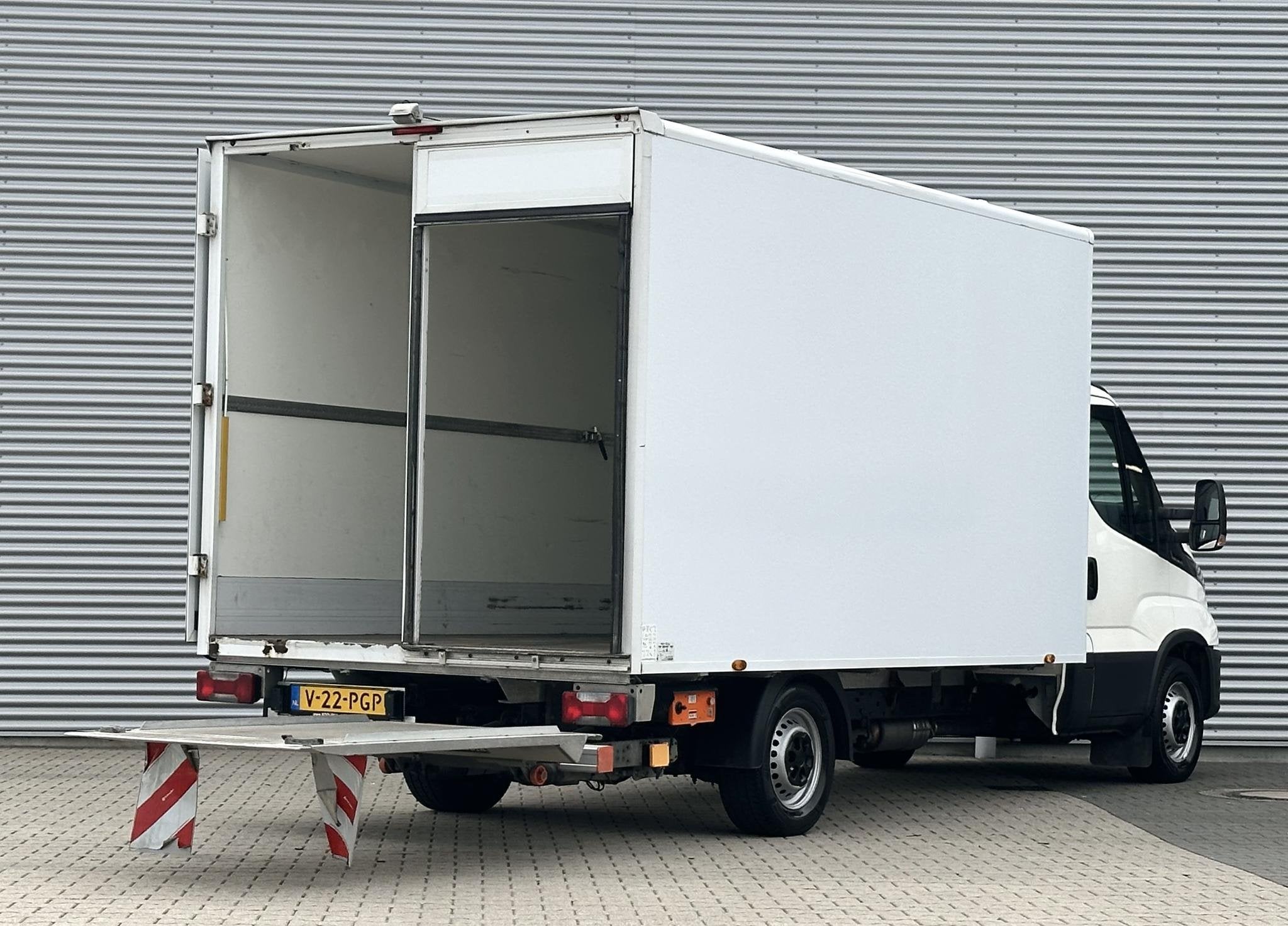 Iveco Daily N1 35S16V 2.3 410 N1 Bakwagen met laadklep autom, Auto's, Automaat, Gebruikt, Euro 6, Iveco