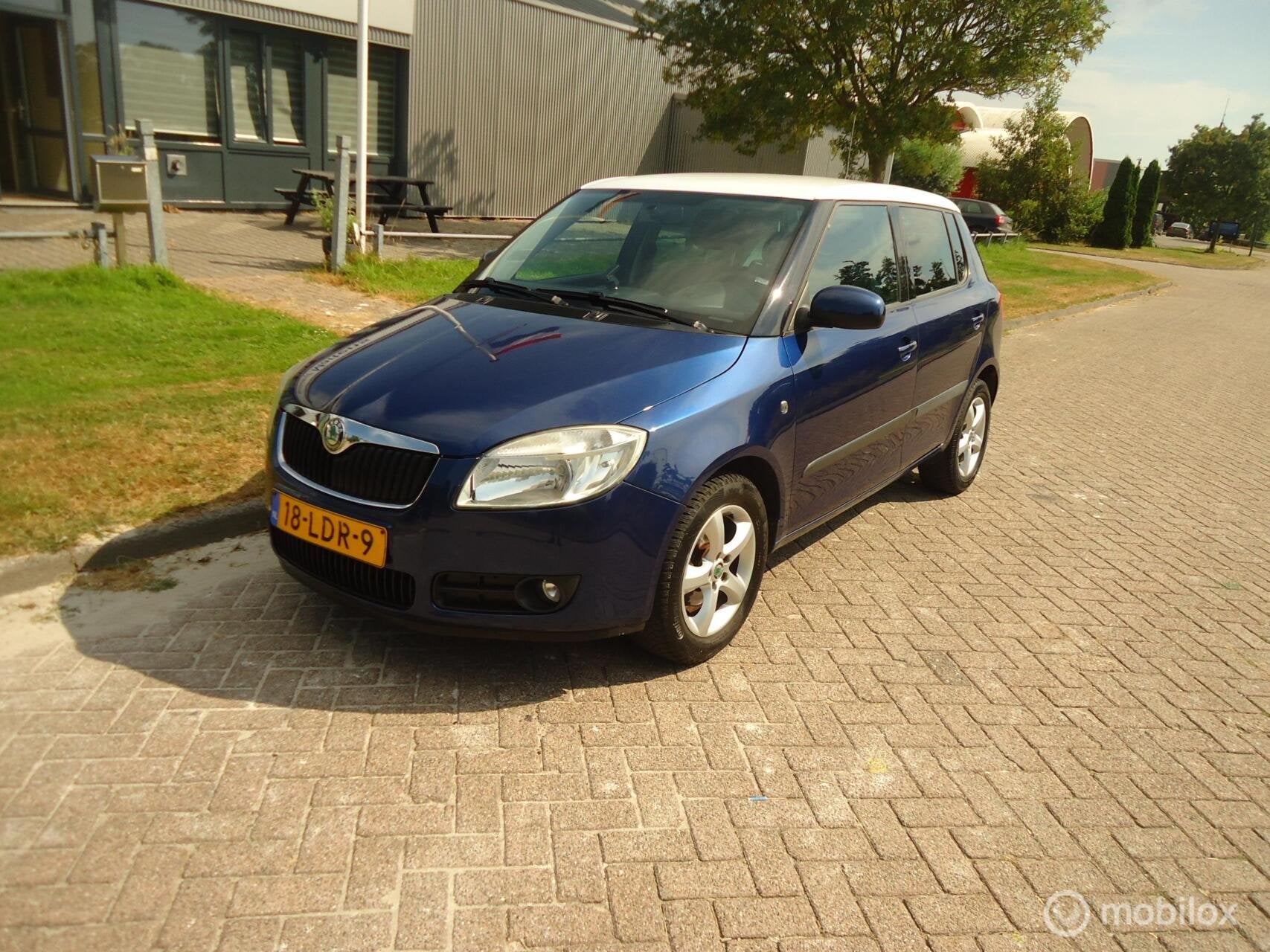 Skoda Fabia 1.4-16V Ambition Business Line, Auto's, Voorwielaandrijving, 4 cilinders, Blauw, Origineel Nederlands