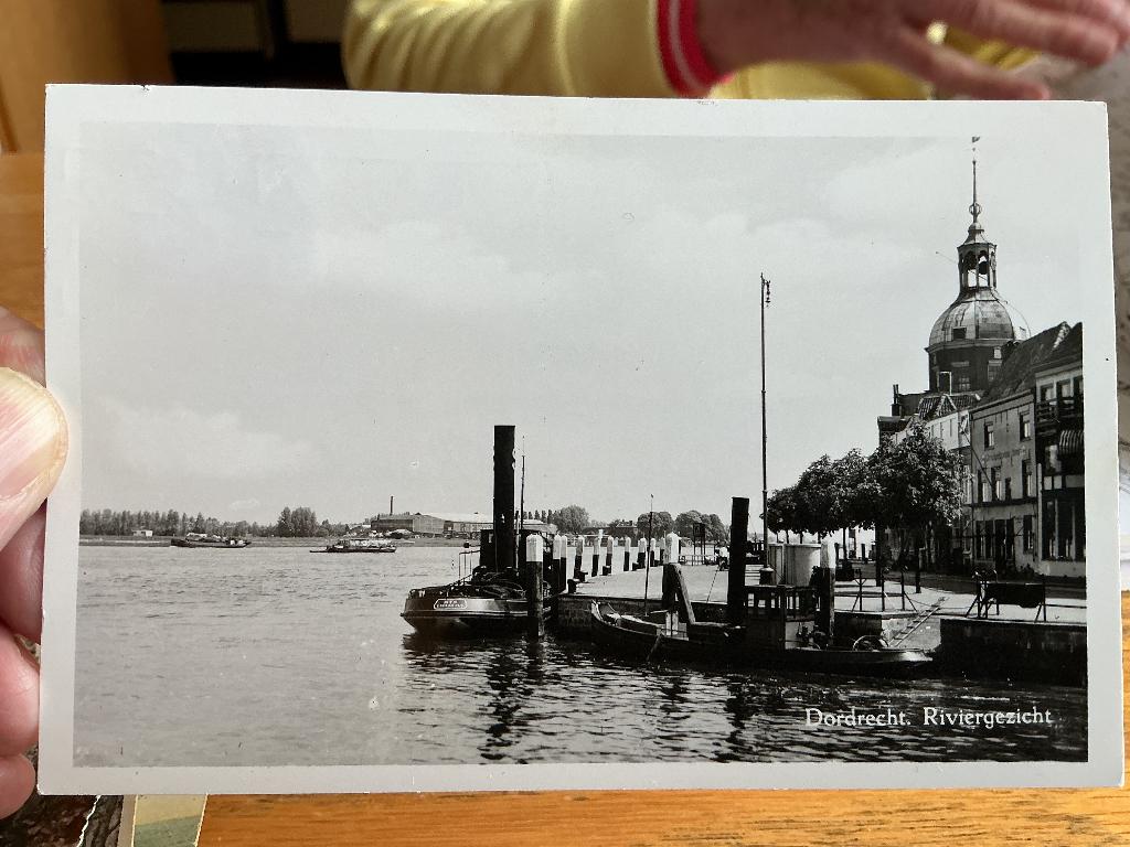 Dordrecht riviergezicht, Verzamelen, Ansichtkaarten | Nederland, Verzenden, 1940 tot 1960, Zuid-Holland