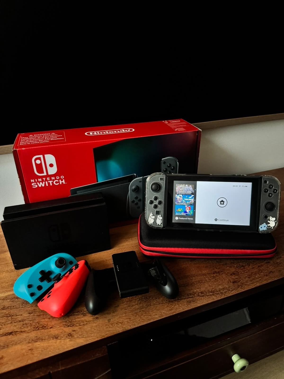 Nintendo Switch V1 met extra controllers en accessoires, Spelcomputers en Games, Ophalen of Verzenden, Gebruikt, Met 3 controllers of meer