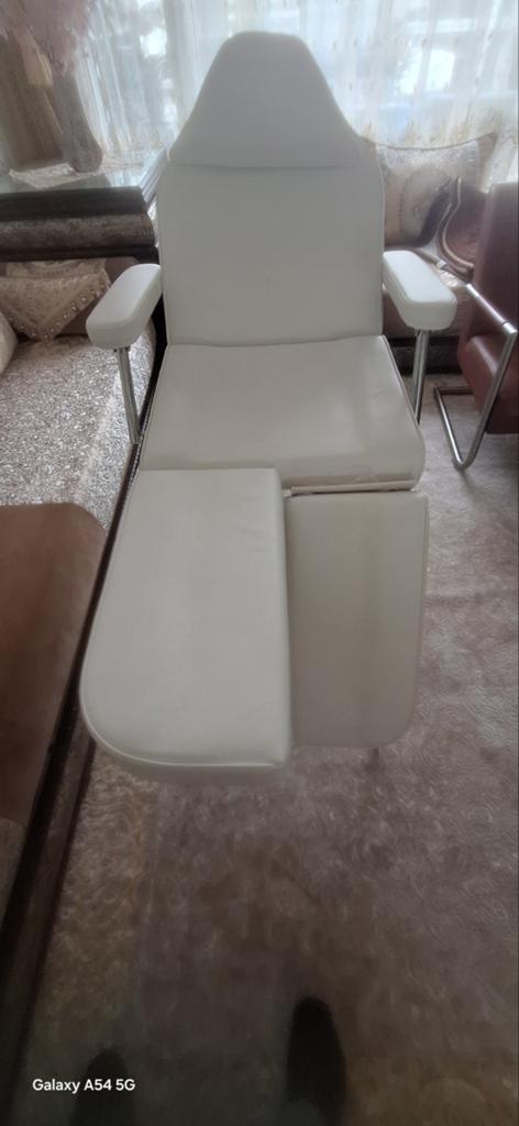 Witte behandelstoel / massagetafel8, Ophalen, Gebruikt, Massagetafel