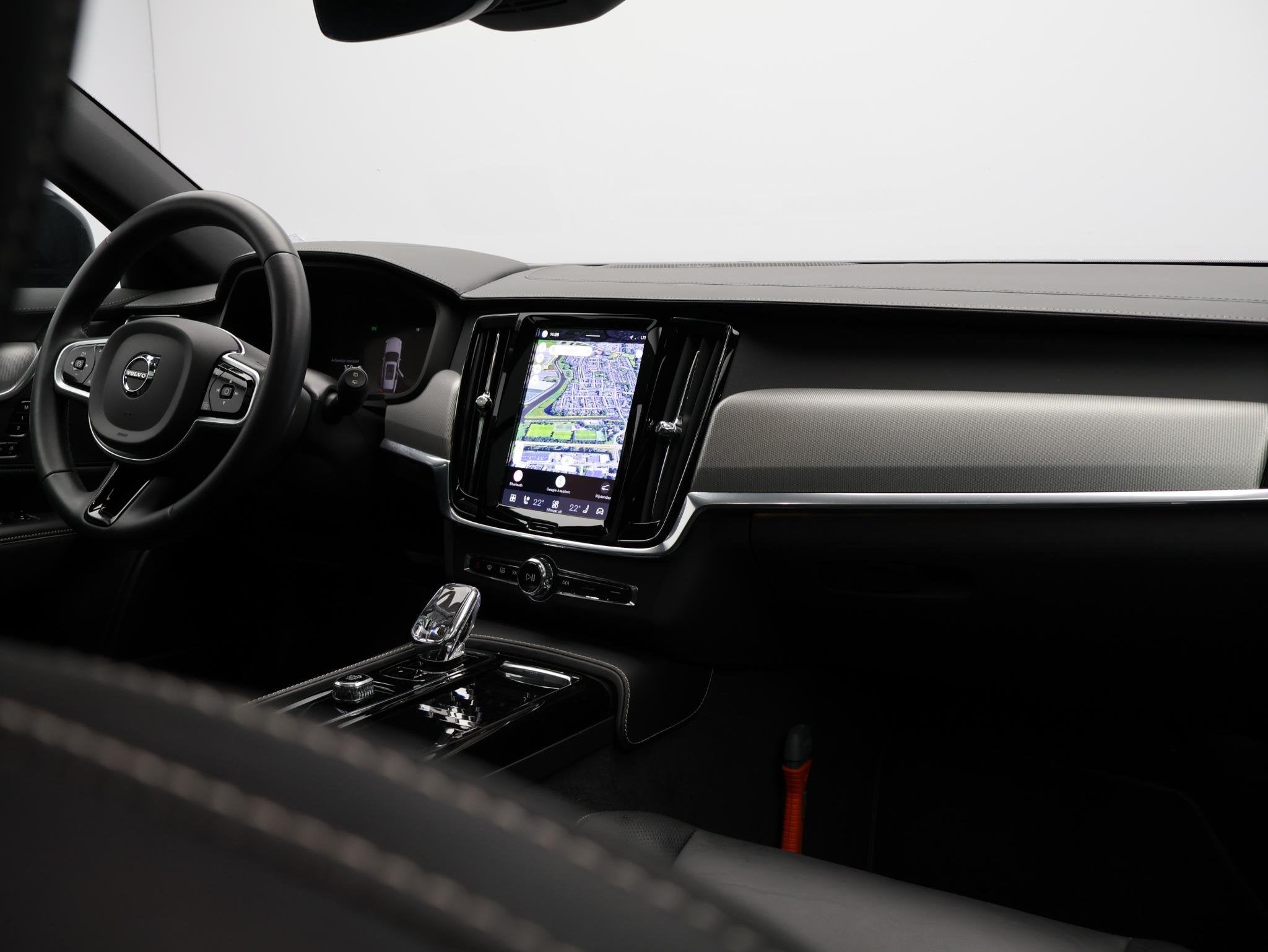 Volvo V90 2.0 T6 Plug-in hybrid AWD Ultimate Dark Panorama d, Automaat, 4 cilinders, Blauw, 180 min