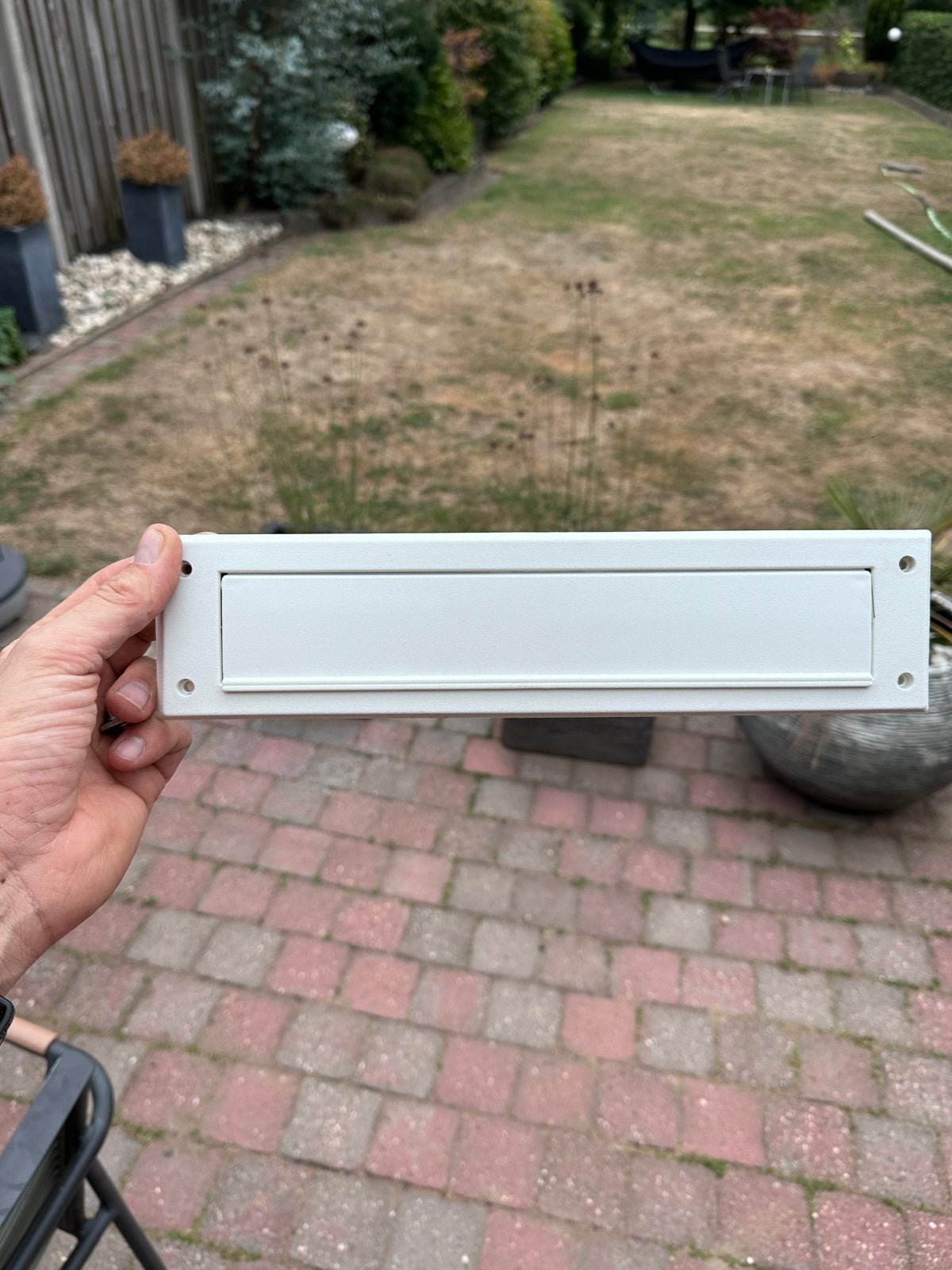Witte (binnen)brievenbusklep met borstels, 30 cm breed, Ophalen, Gebruikt