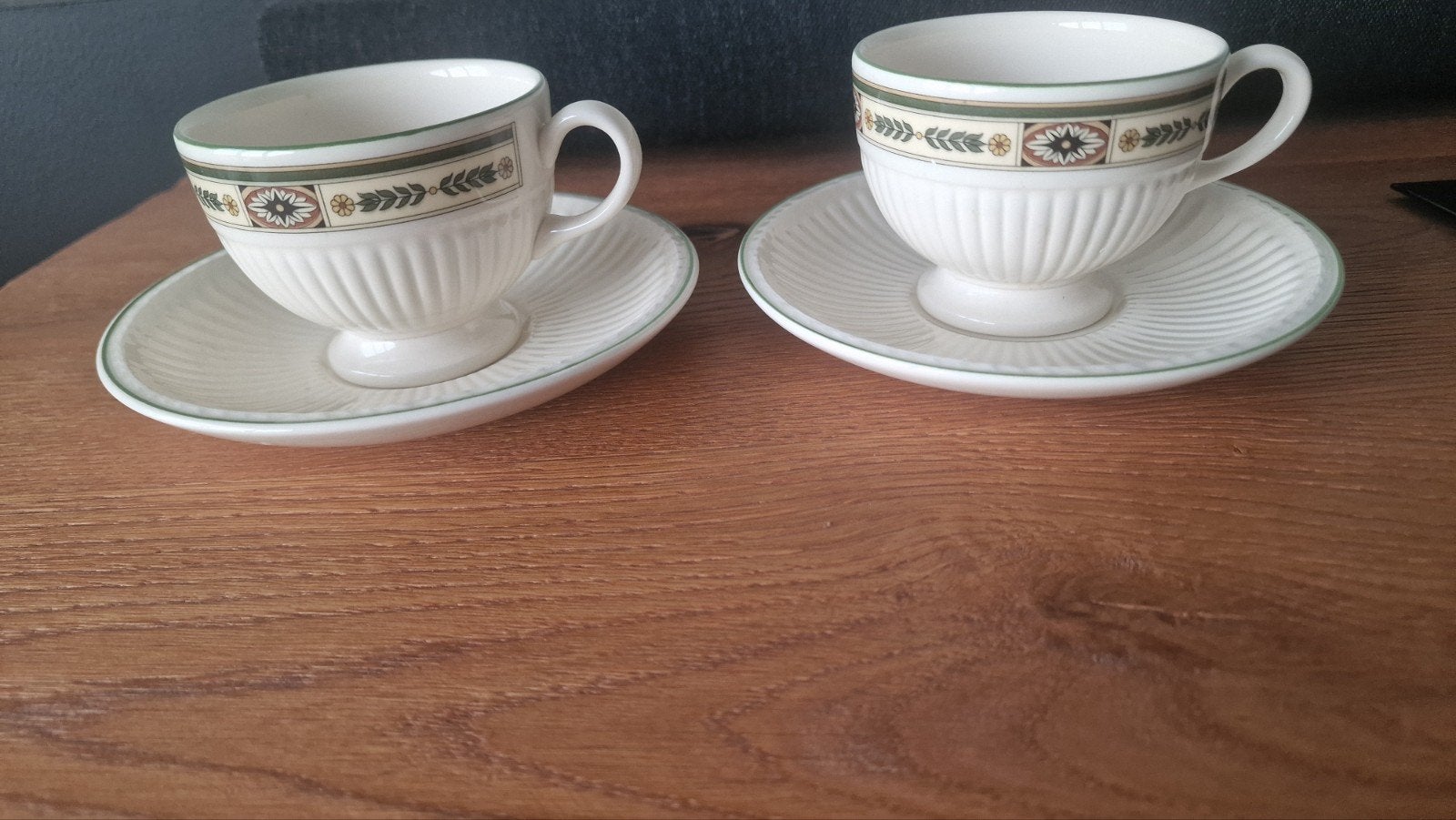 Wedgwood Carlton 2 Theekop en schotels, Ophalen of Verzenden, Zo goed als nieuw, Kop(pen) en/of Schotel(s), Wedgwood