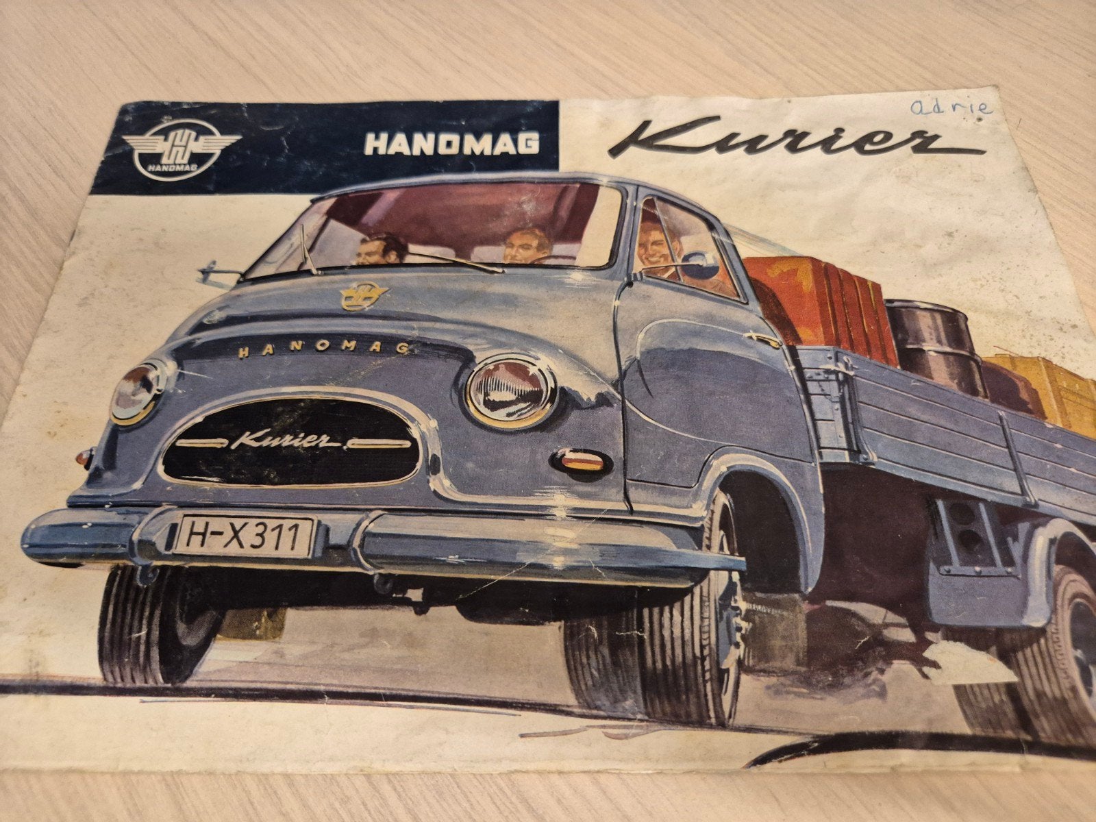 1959 zeldzame Hanomag Kurier bus folder getekende afbeelding, Ophalen of Verzenden, Gelezen, Overige merken