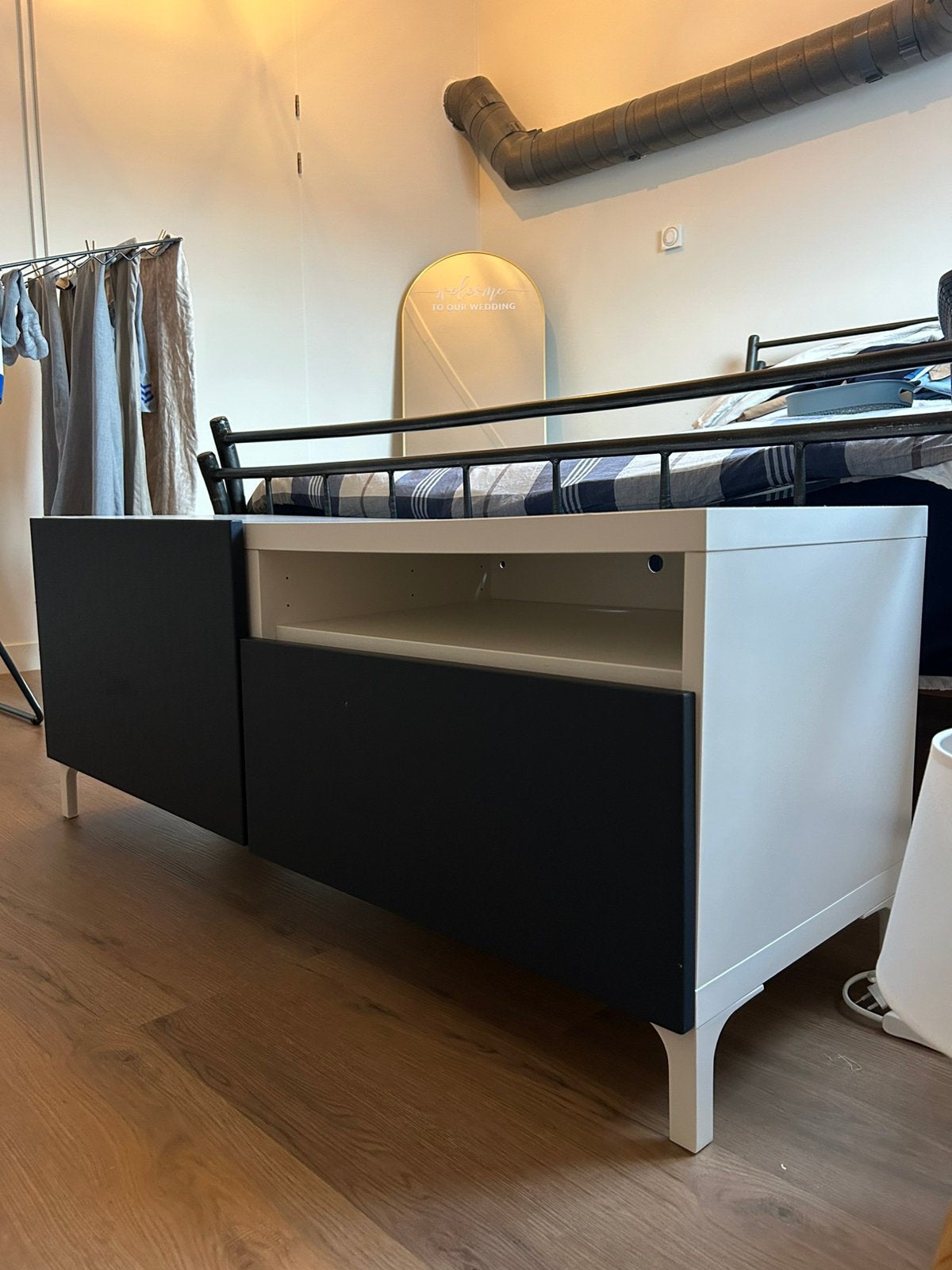IKEA Besta tv-meubel wit met donkerblauwe frontjes, Ophalen, Zo goed als nieuw, 25 tot 50 cm, Minder dan 100 cm
