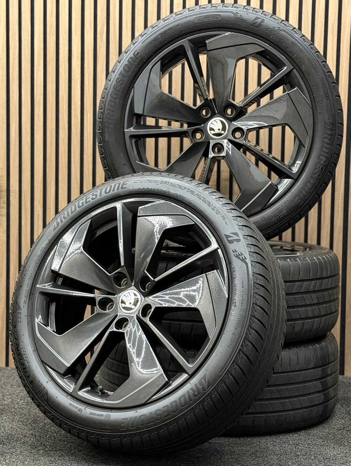 Originele 18 inch Skoda Octavia 5E Comet 5x112 Bridgestone, Auto-onderdelen, Banden en Velgen, Ophalen, 18 inch, ., Banden en Velgen