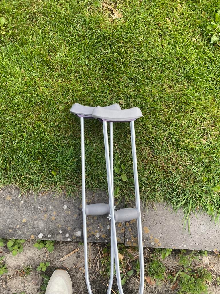 Krukken instelbaar tot 100 kg, Diversen, Verpleegmiddelen, Ophalen of Verzenden, Zo goed als nieuw