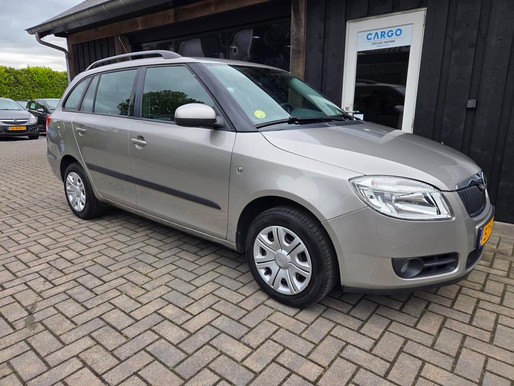 Skoda Fabia Combi 1.4-16V Ambiente, Auto's, Skoda, Voorwielaandrijving, 4 cilinders, Beige, Origineel Nederlands