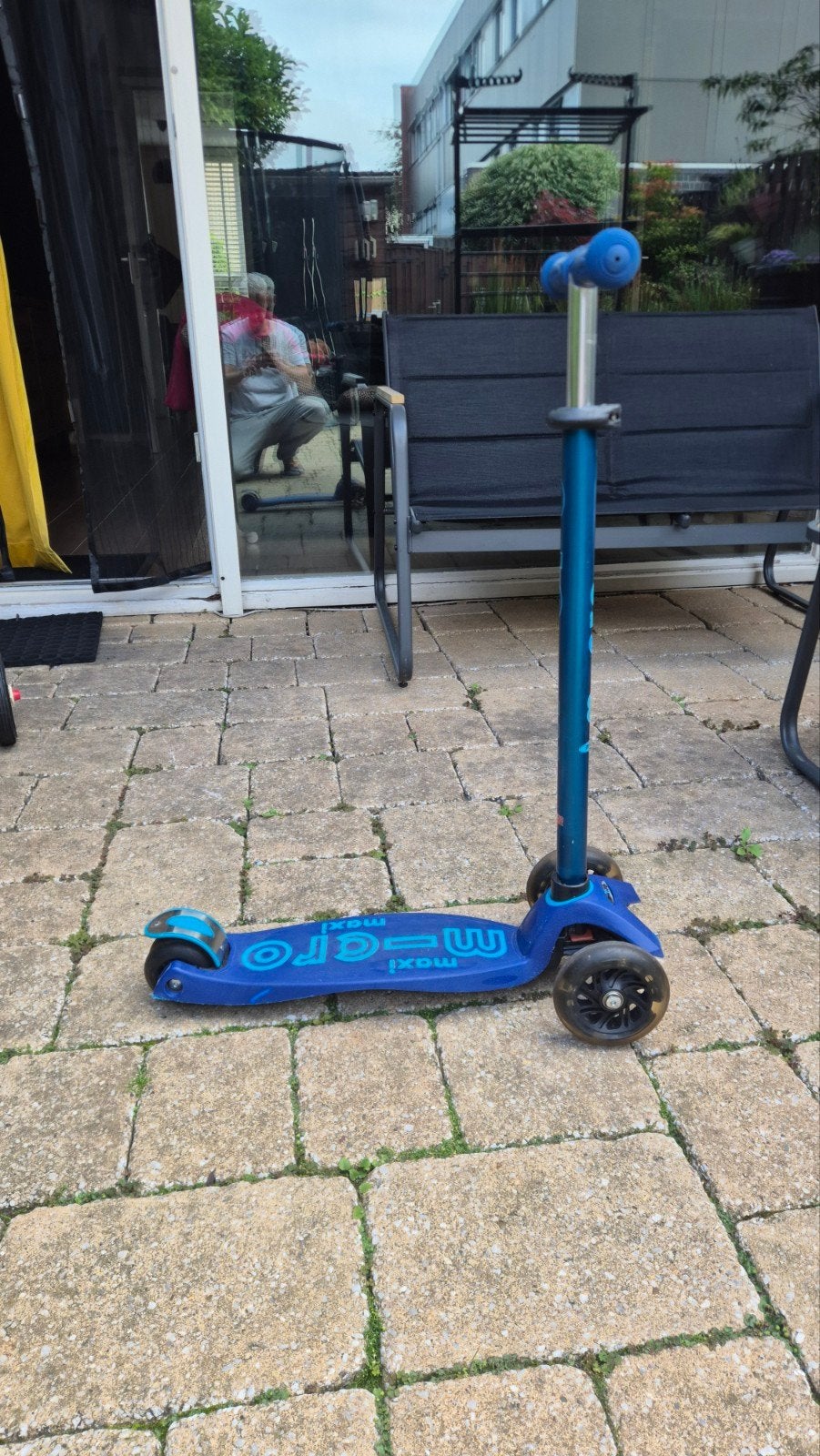 Micro Maxi Deluxe Step met lichtgevende wielen – Blauw, Ophalen