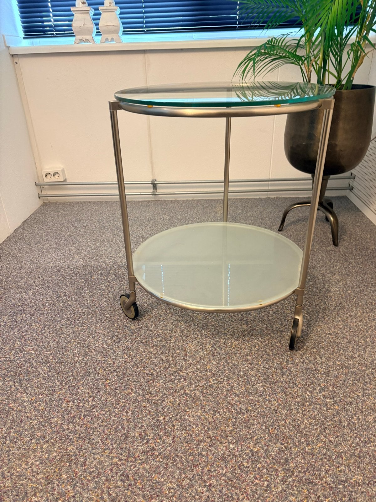 Glazen bijzettafel met wieltjes - Rond en modern, Minder dan 55 cm, Gebruikt, Rond, Glas