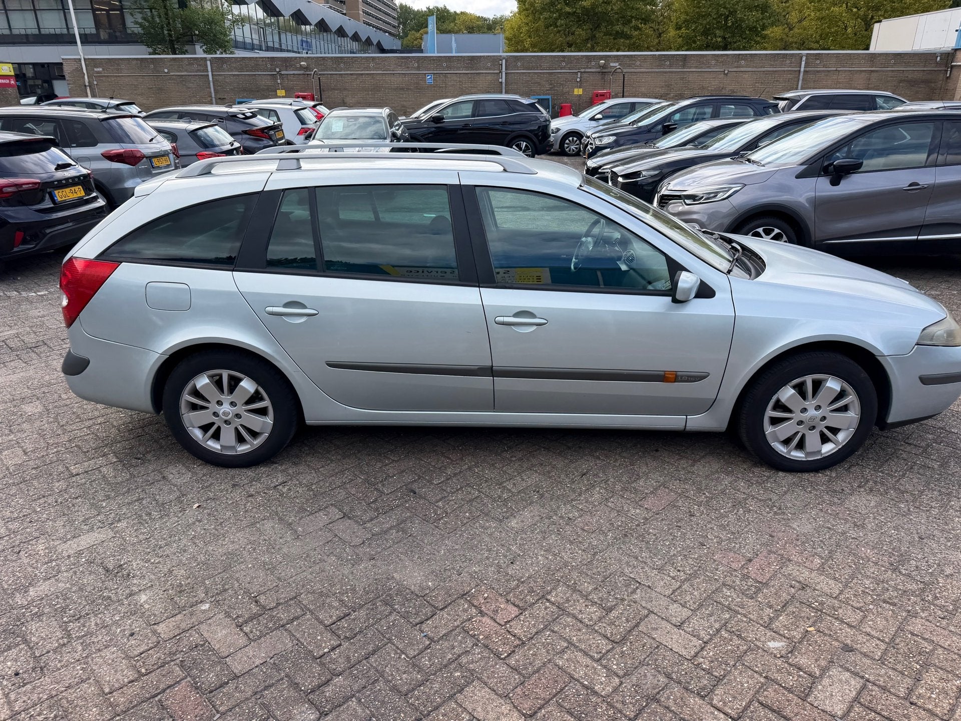 Renault Laguna Grand Tour 1.8-16V Dynamique|rijdt schakelt g, Auto's, Laguna, Gebruikt, 4 cilinders, 1290 kg