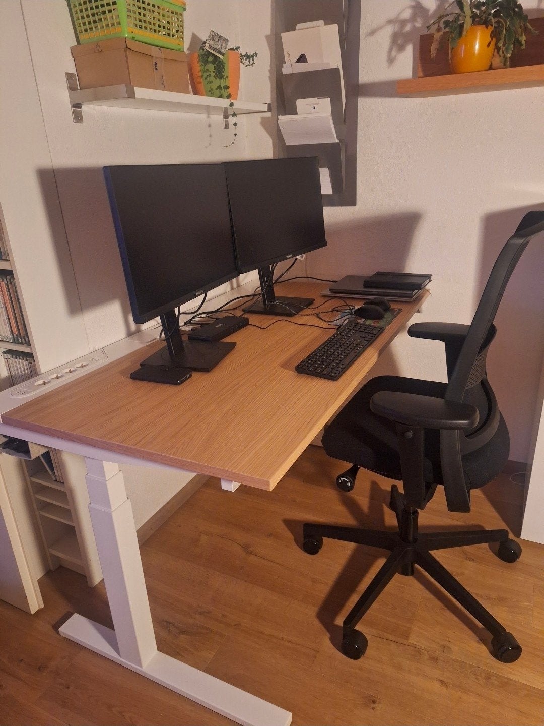 Complete thuiswerkplek – elektrisch bureau + 2 schermen, Ophalen, Elektrisch